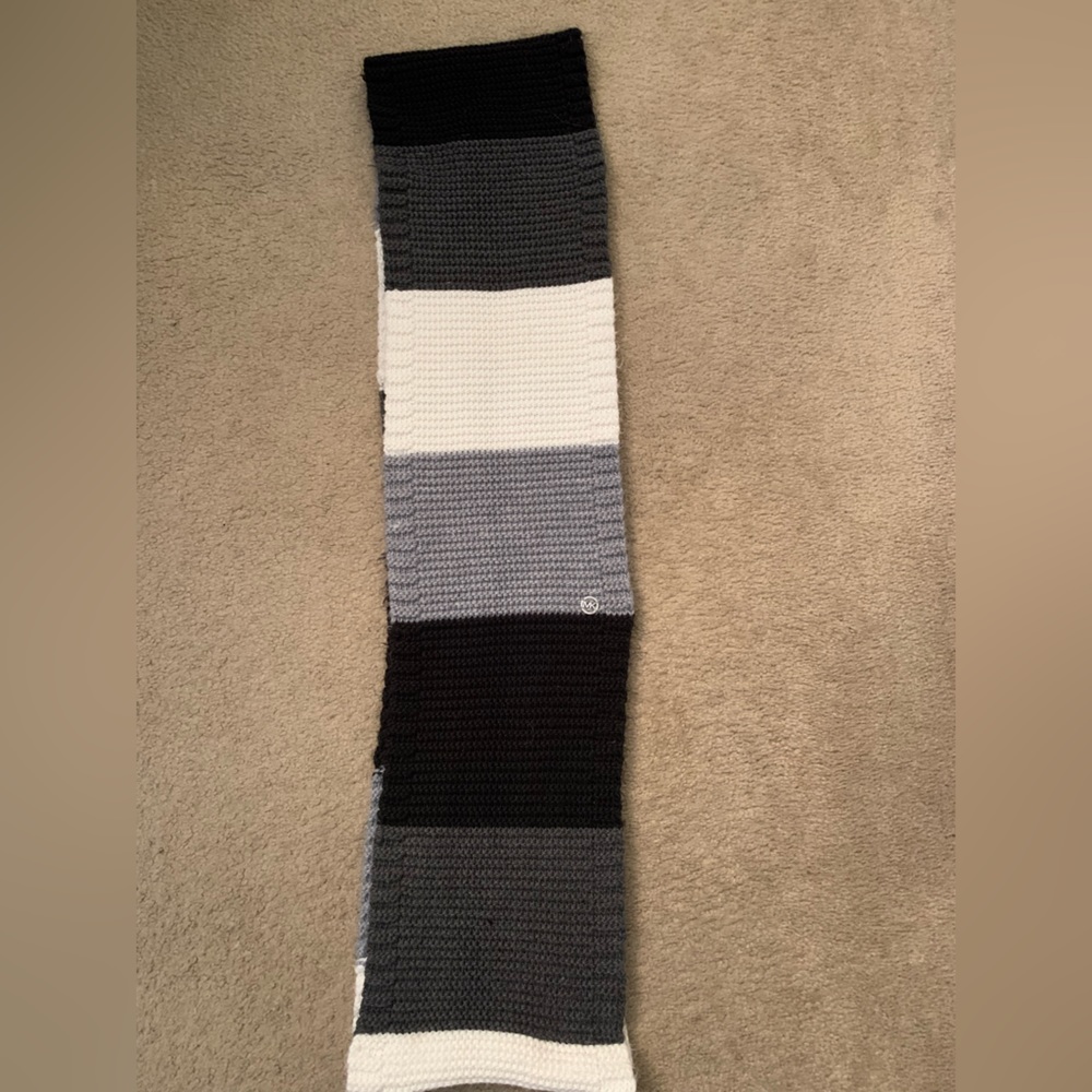 Michael Kors Inifinty Scarf